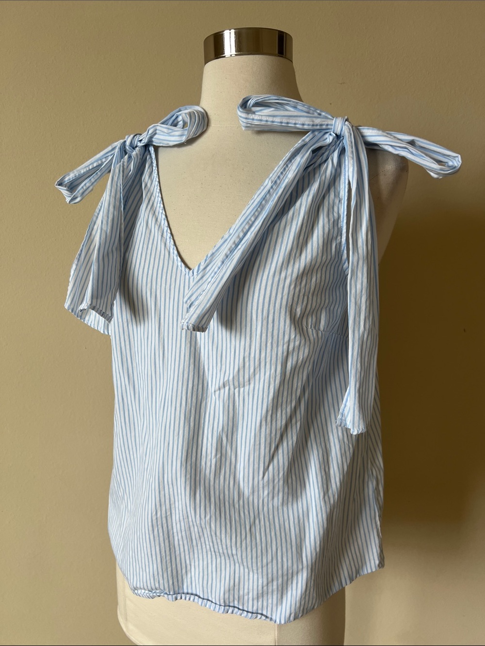 Who What Wear Light Blue & White Striped Tie-Shoulder V-Neck Camisole